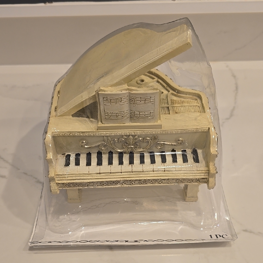 Ashland Ivory Halloween DECOR piano Miniature Doll House Resin Baby GRAND NEW